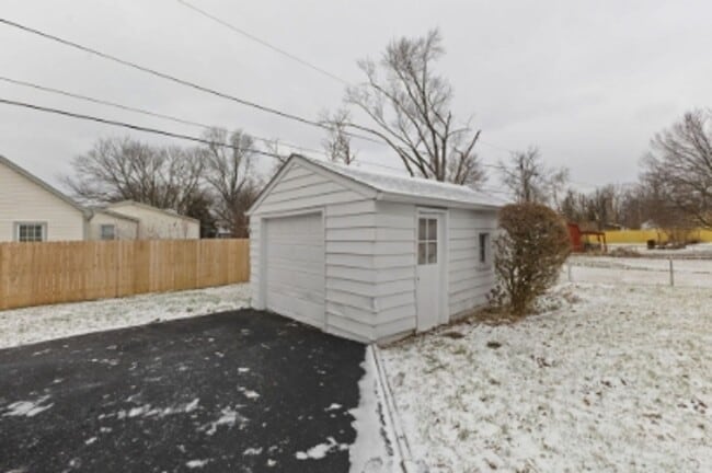 Photo - 1950's Charming 3 Bed Available Now!!