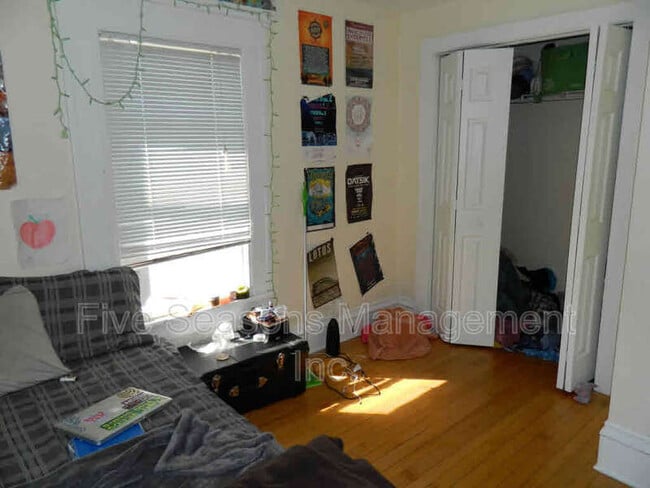 Photo - 70-74 Adams St - 72