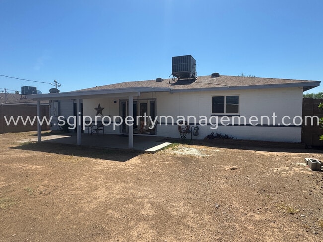 Building Photo - 2202 W Palmaire Ave Rental