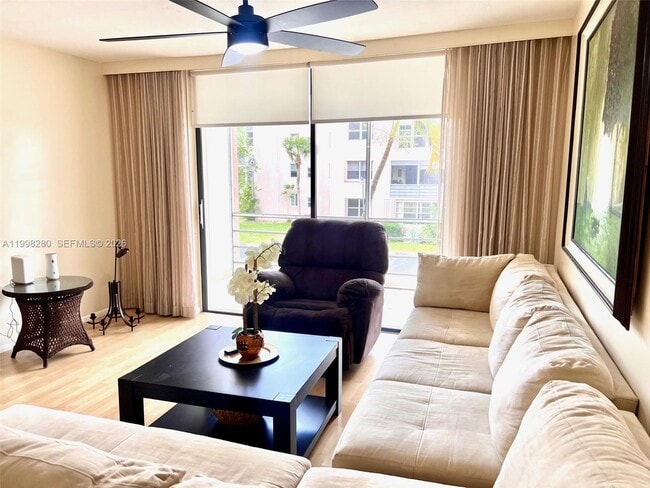 Photo - 2841 Somerset Dr Unit 215