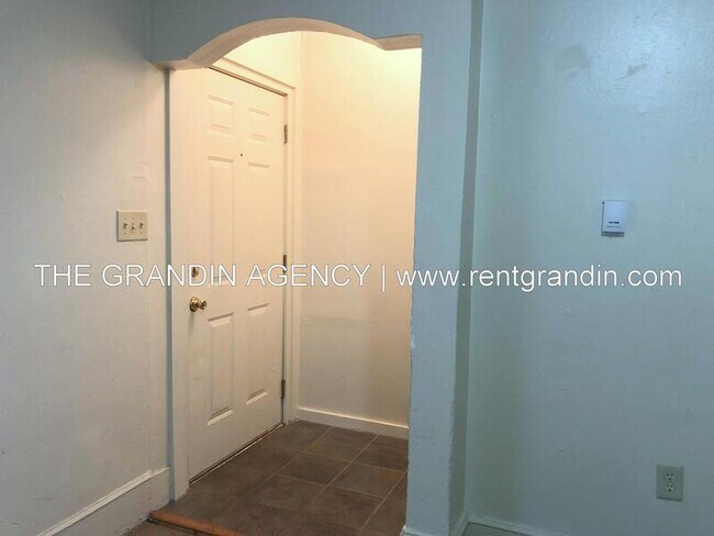 Photo - 922 12th St SE