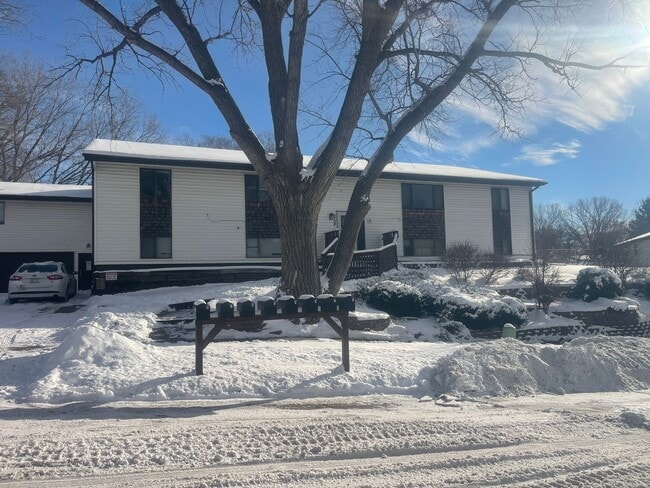 Building Photo - 3108 Sycamore Terrace Unit 3108 Sycamore Terr - Apt 5