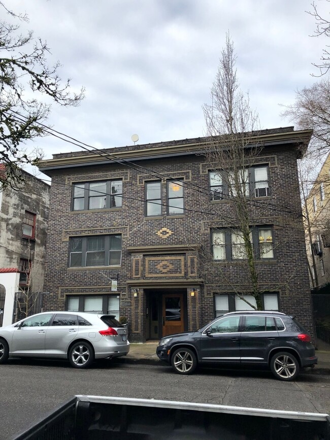 Photo - Sara Ann Apartments