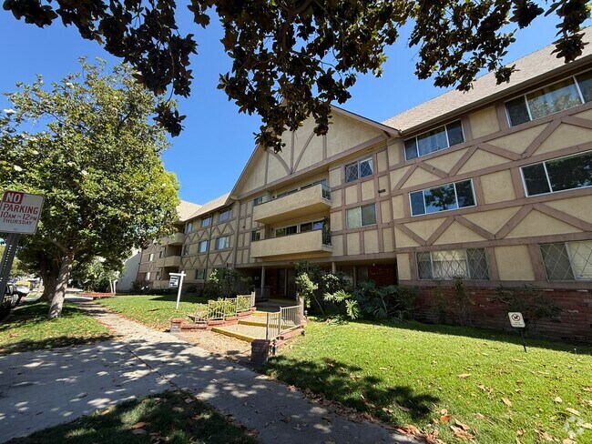 Building Photo - 600 W Stocker St Unit 312 Rental