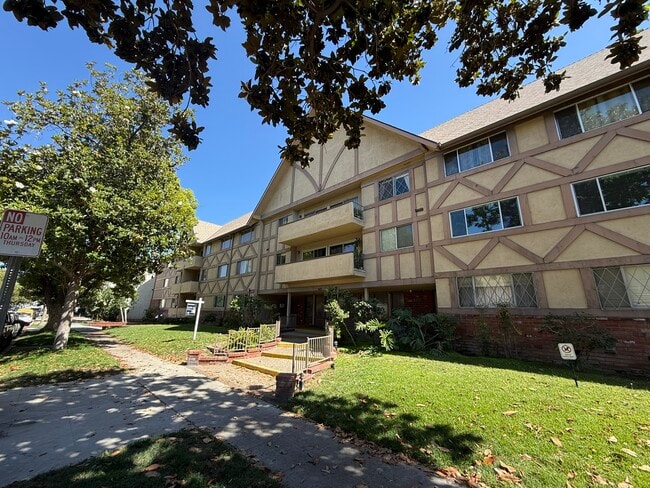 Photo - 600 W Stocker St Condo Unit 312