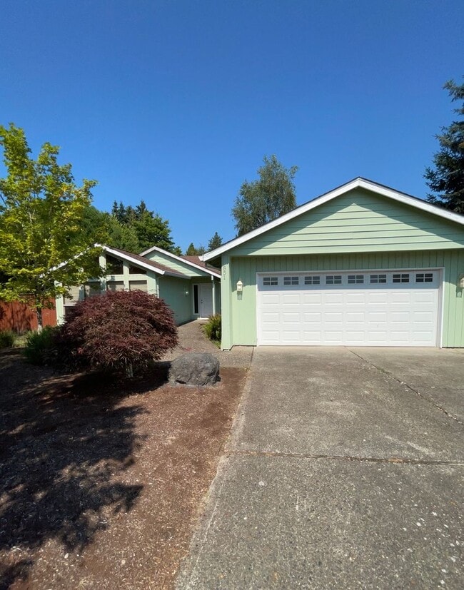 Building Photo - Cute Home with large yard in Hillsboro