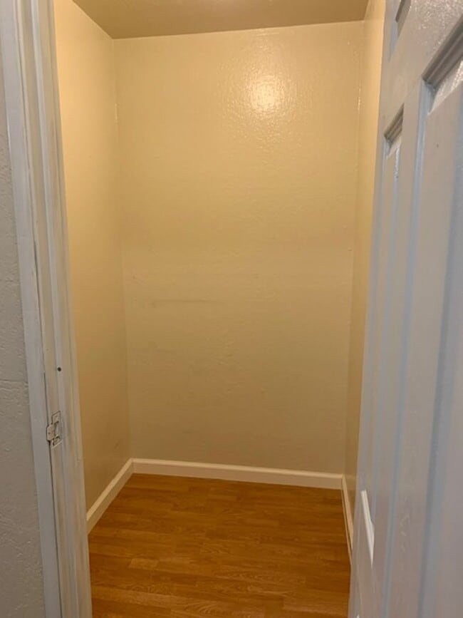 Building Photo - Great 1 Bedroom, 1 Bath second level Golden Oaks Condo in Monterey