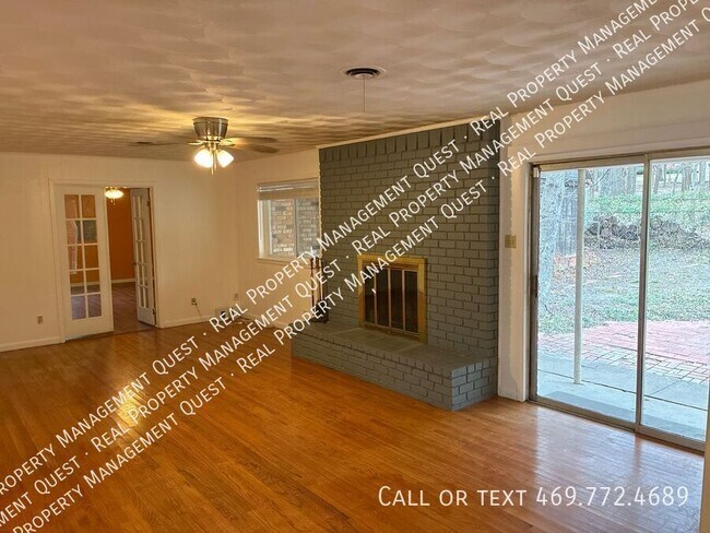 Photo - 1001 Crestview Dr