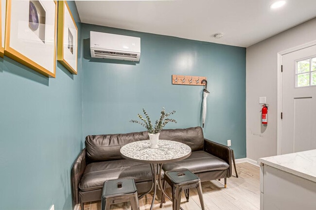 Photo - 6604 Oak St Unit ID1385625P