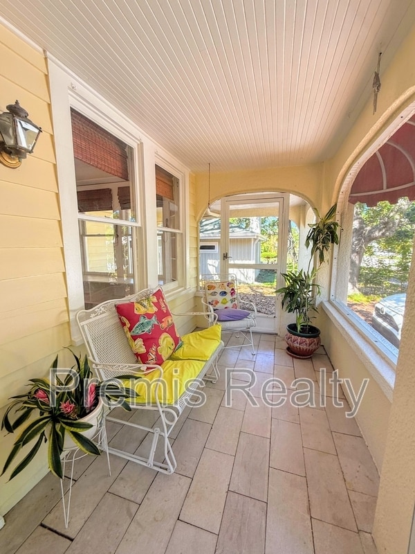 Photo - 1103 Charles St