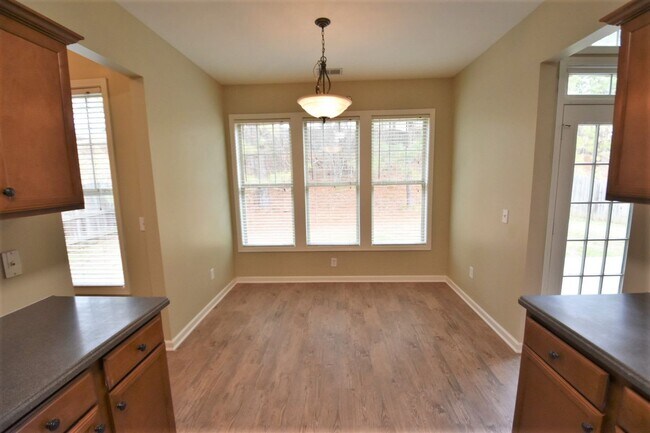 Photo - 304 Downing Creek Trl