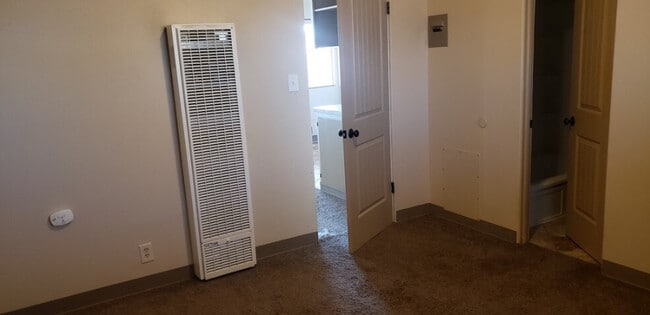 Photo - 838 Avenue B