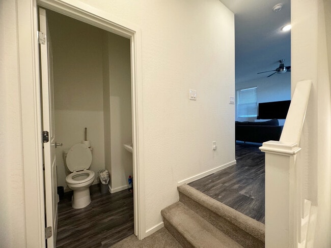 2337 E Huntington Dr