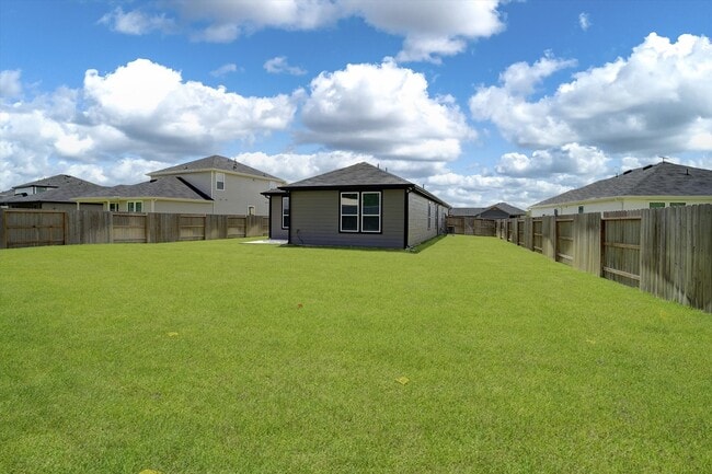 Building Photo - 511 Louis Ln