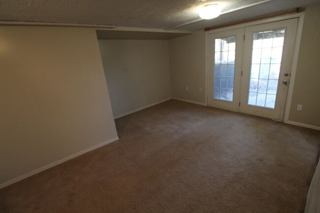 Building Photo - 10002 N Whitworth Dr Unit Big Rental