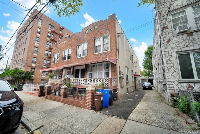 Photo - 251 E 46th St Unit 1A
