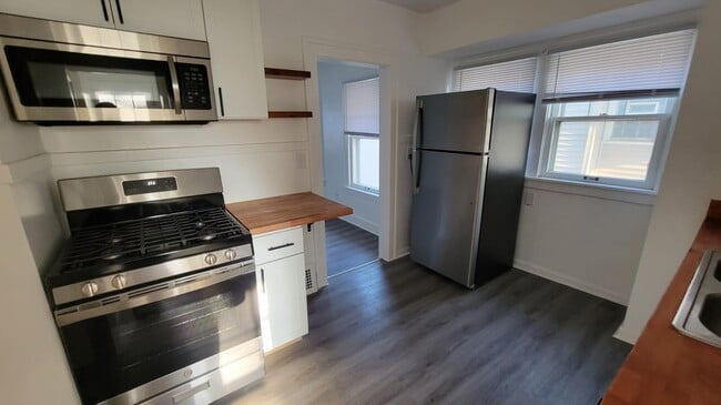 Building Photo - 1276 W 89th St Unit 1274 w 89th st floor 2
