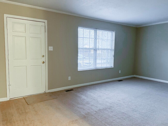 Photo - 675 Northview Dr NW