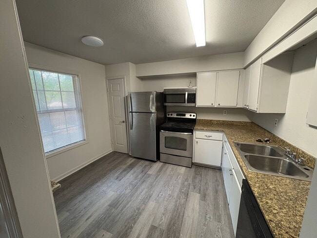 Photo - 2 Bedroom 1 Bath Apartment Close to Campus! Available Now!
