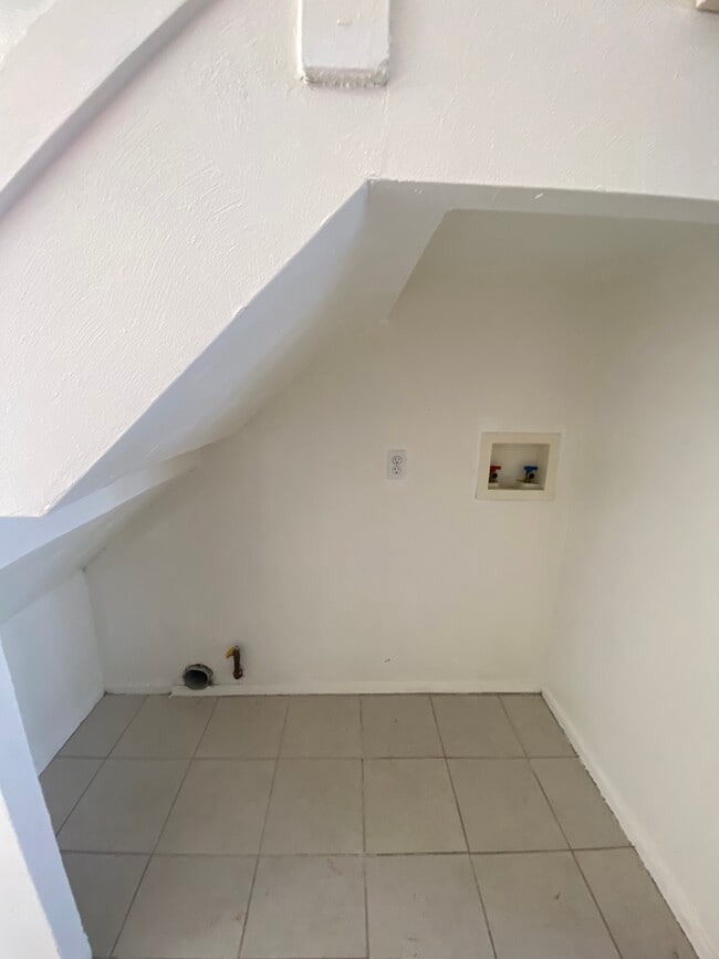 Photo - 44 Werden St Unit 44 Werden St