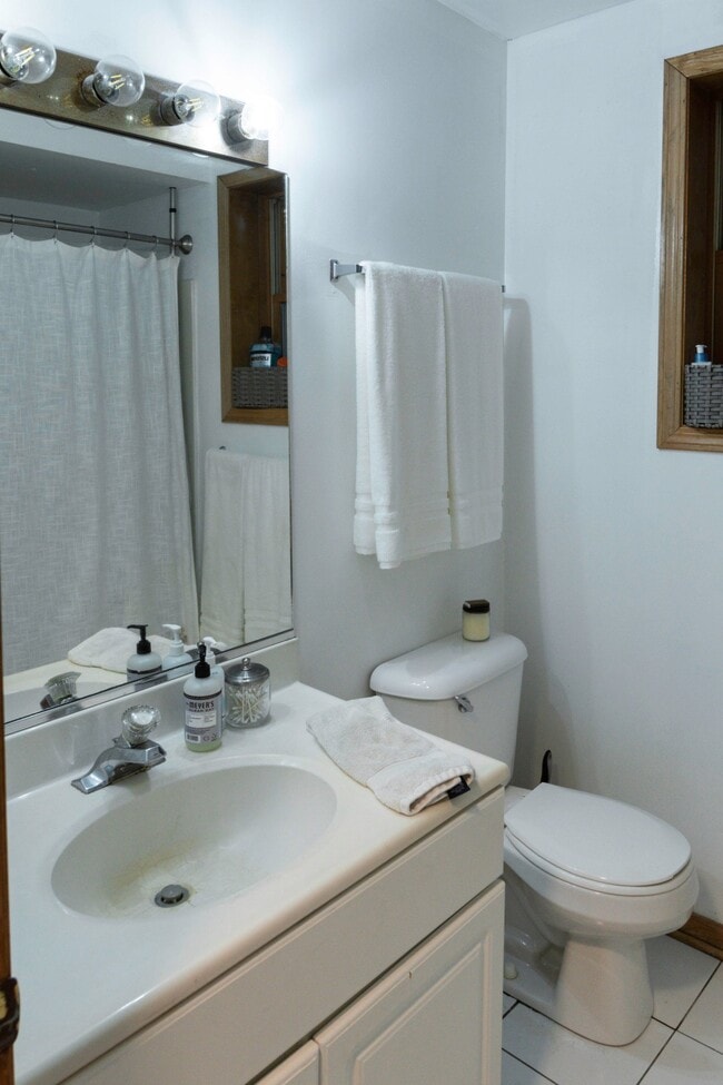 Photo - 1351 N Wolcott Ave Unit GDN