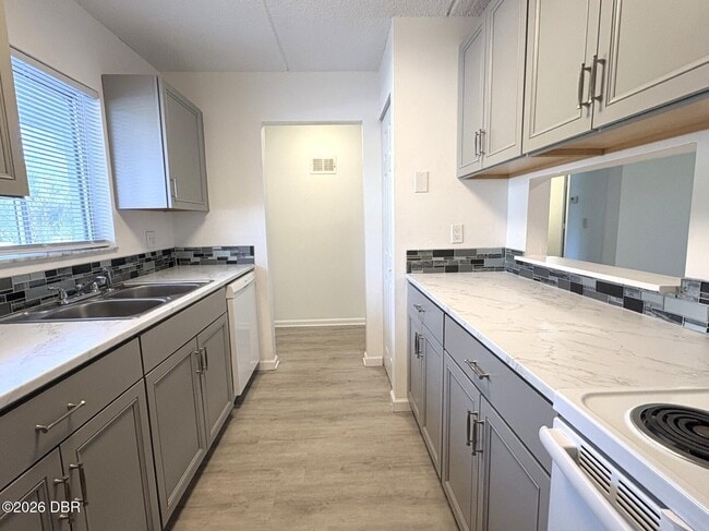 Photo - 55 Vining Ct Unit 114
