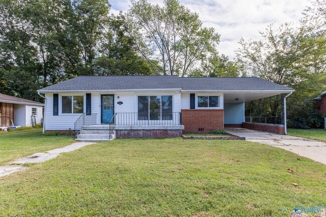 Photo - 816 Giles Dr NE