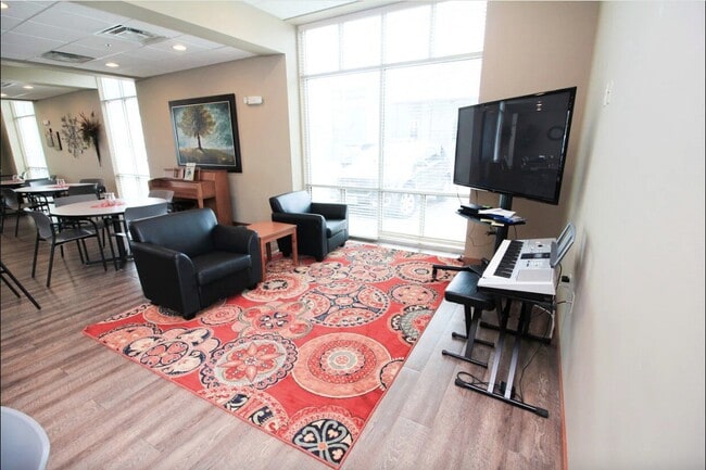 Photo - 620 N Main Ave