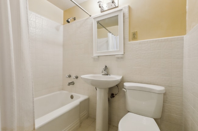 Building Photo - 1205 St Charles Ave Rental