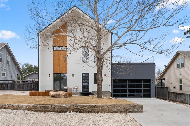 2915 Chisholm Trail