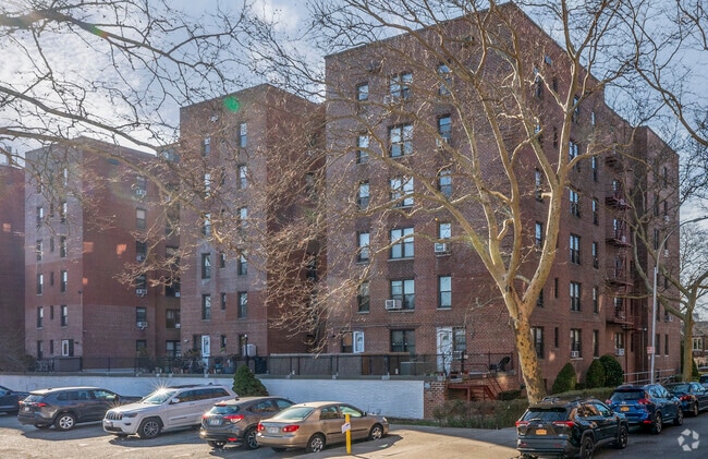 Photo - 2675 E 7th St