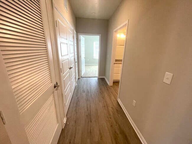 300 Willow Grv Wy Unit 517