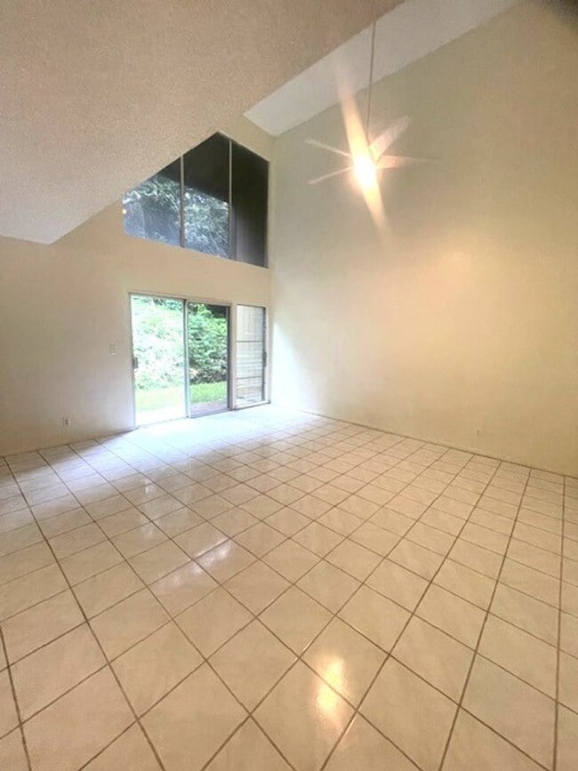 Photo - Beautiful 4 bed/ 2 bath/ 2 parking In Kaneohe