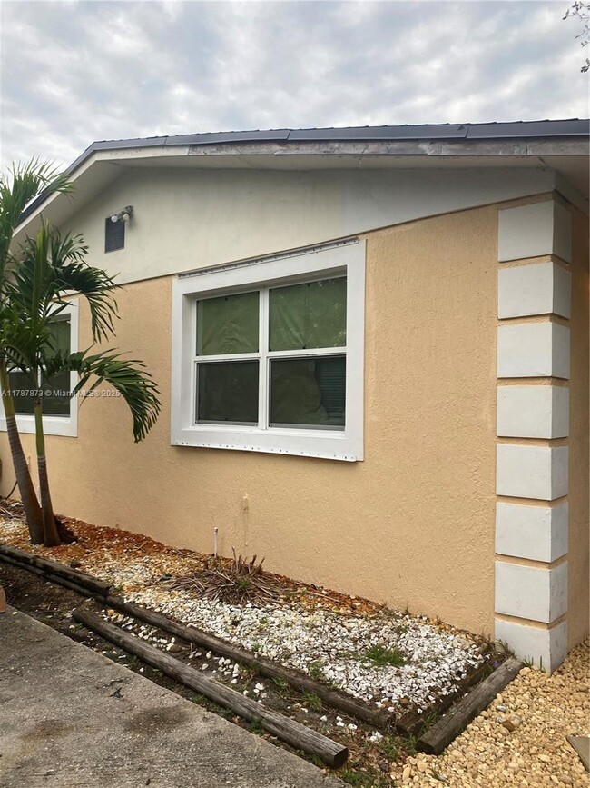 Building Photo - 2735 NW 6th Ct Rental
