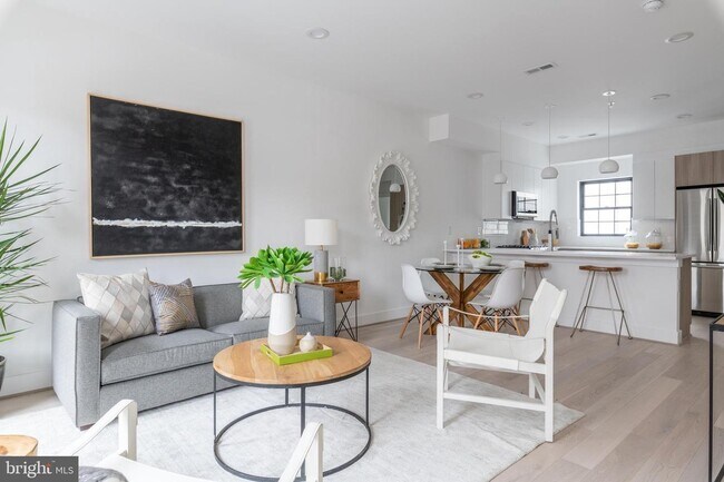 Photo - 1411 Oak St NW Unit 201