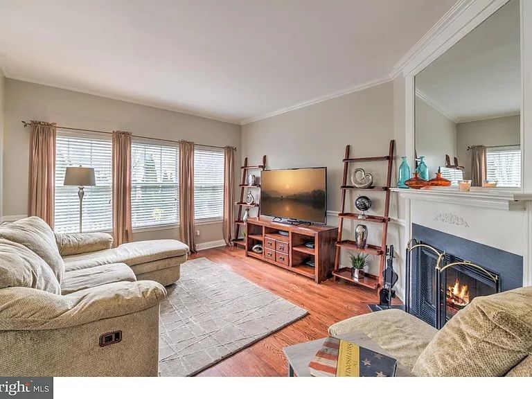 Photo - 216 Waverly Ct