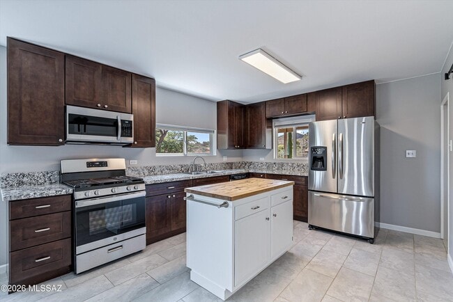 Photo - 730 N Robles Rd