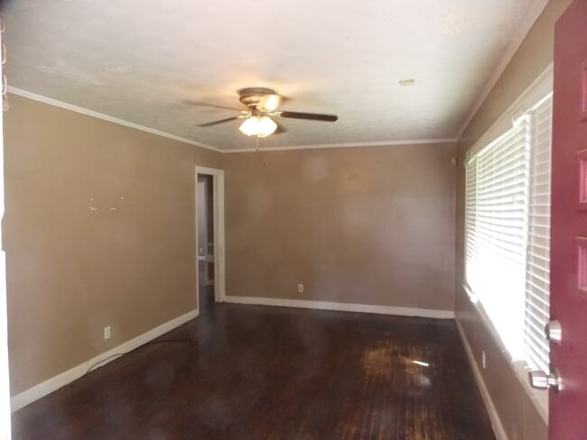 Photo - 215 Hillside Cir