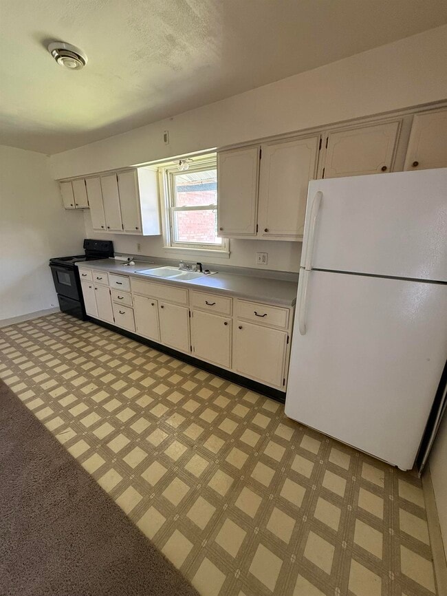 533 W Cherry St, Lancaster, WI 53813