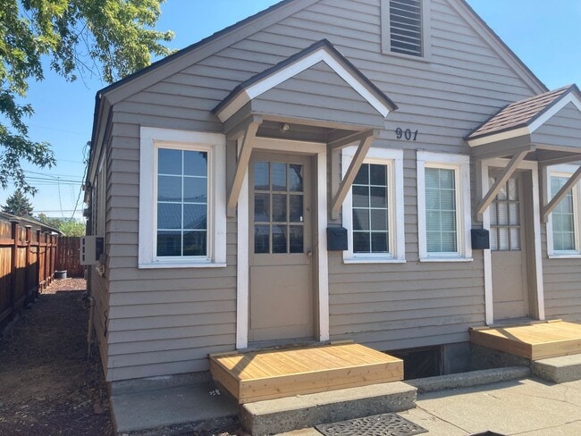 Photo - 901 Kittitas St Unit #B