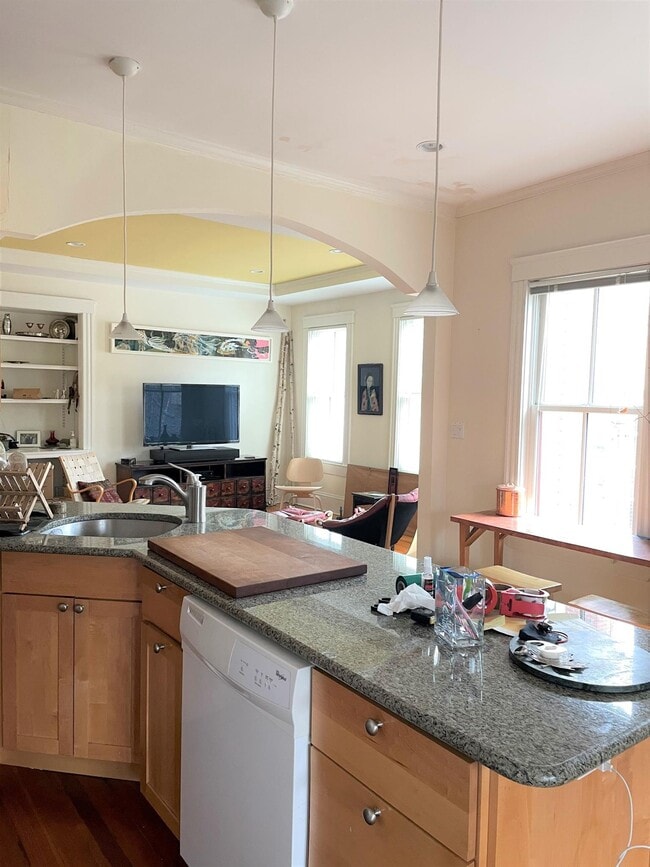 Building Photo - 30 Healey St Unit 2