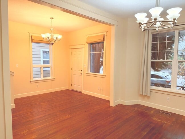 Photo - 4 Bed/2Bath Classic Craftsman on N Williams Ave