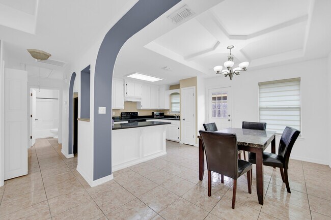 Photo - 1803 W Bronze St Unit 2