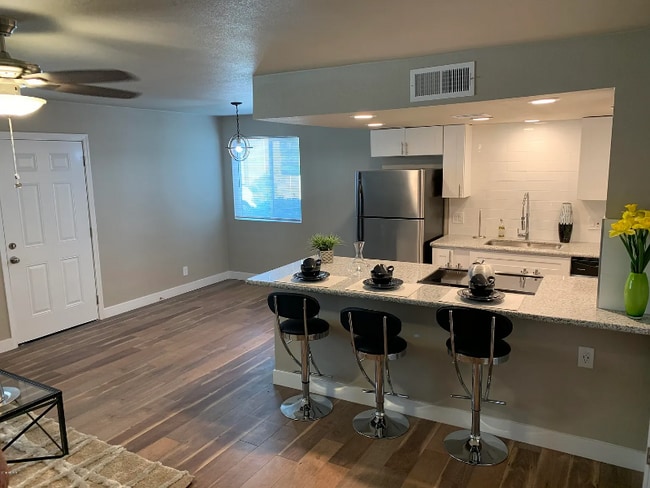 Photo - 4710 E Portland St