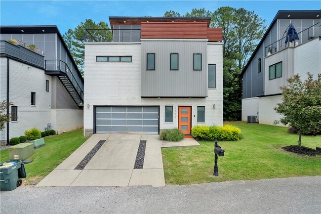 Building Photo - 1572 N Desoto Pl