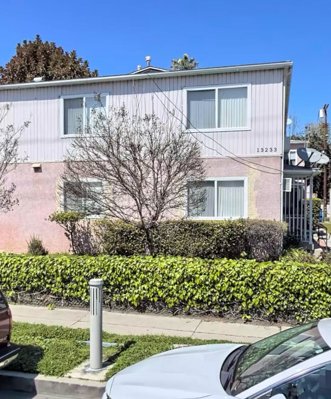 Photo - 13233 Oxnard St Unit 4