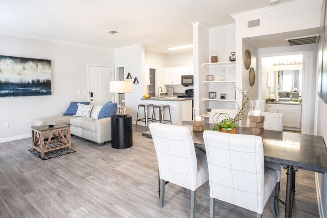 Photo - Lincoln at Wolfchase