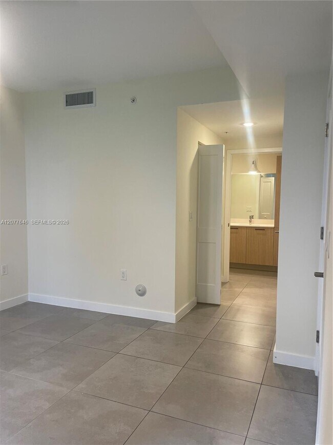 Photo - 16395 Biscayne Blvd Unit 313