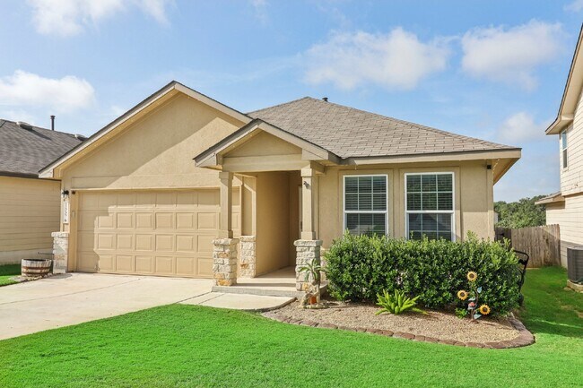 Building Photo - "Charming 4-Bedroom Oasis with custom fini... Rental