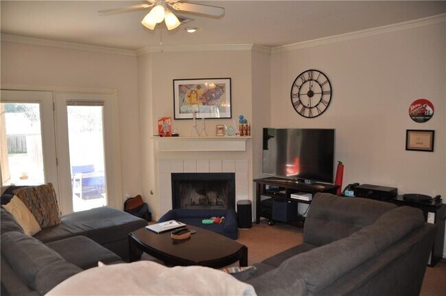 Photo - 609 E 49th St Unidad A